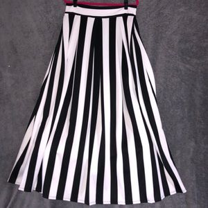 FOREVER21+ Black/White Maxi Skirt